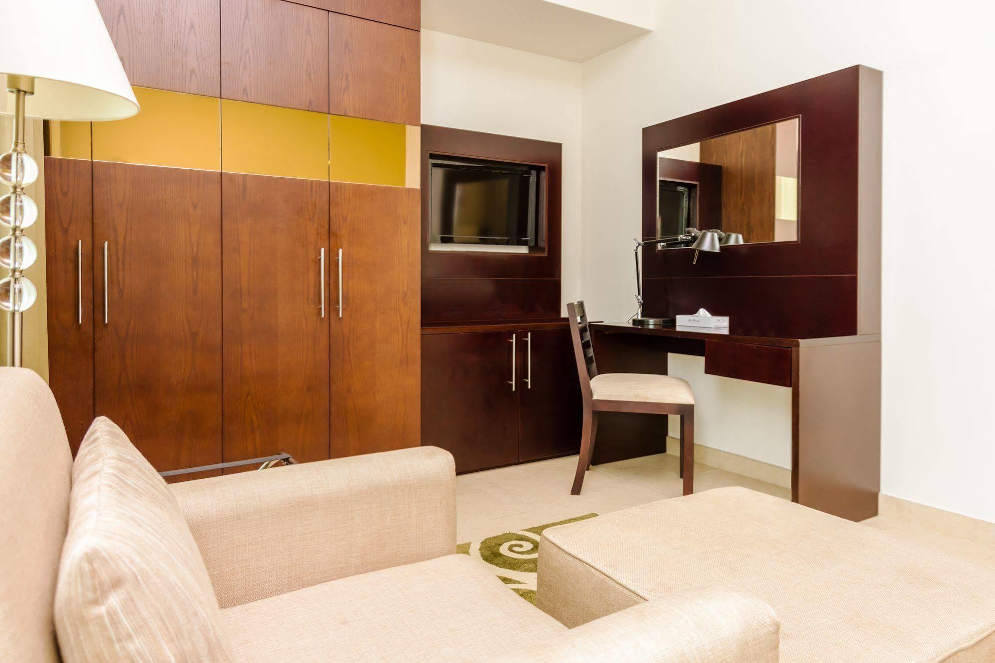 Tower Hotel Apartments 아부다비 외부 사진