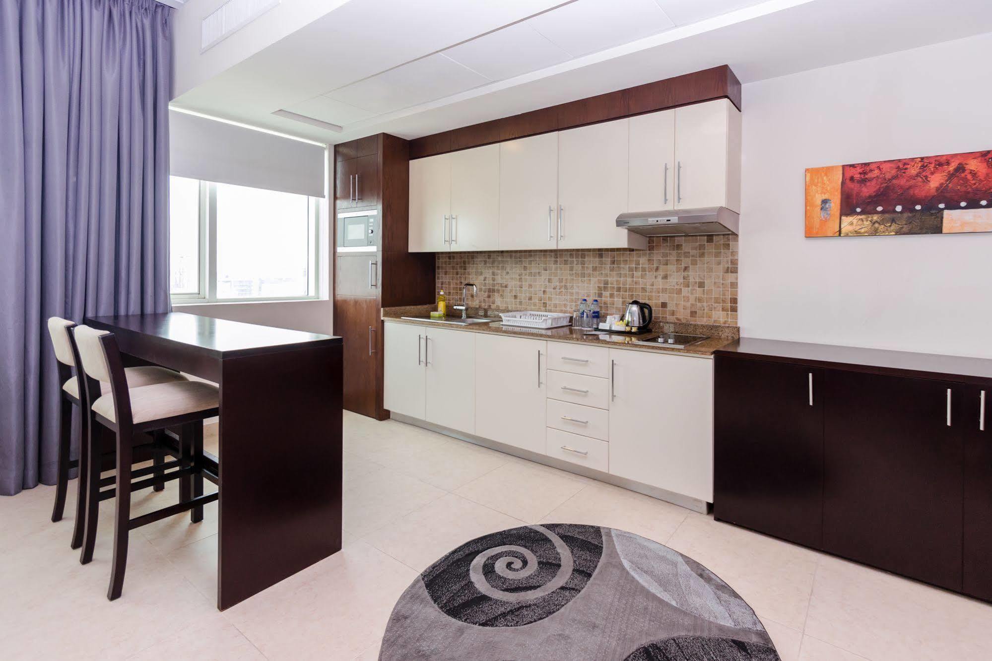 Tower Hotel Apartments 아부다비 외부 사진